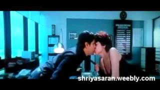 Zamob Shriya hot lip kiss scene with Vikram Dont Miss