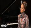 Zamob Jennifer Lopez - J Lo Speaks Let It Be Me