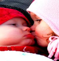 Zamob cute babies kissing