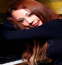 Zamob Hannah Tan and the piano