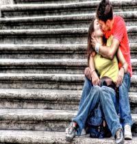 Zamob Lovers Kissing In The Stairs