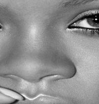 Zamob Rihanna Close Up