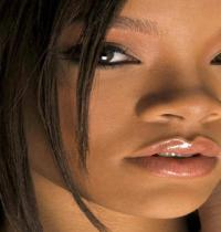Zamob Rihanna Fuller Lips