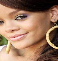 Zamob Rihanna Smiles